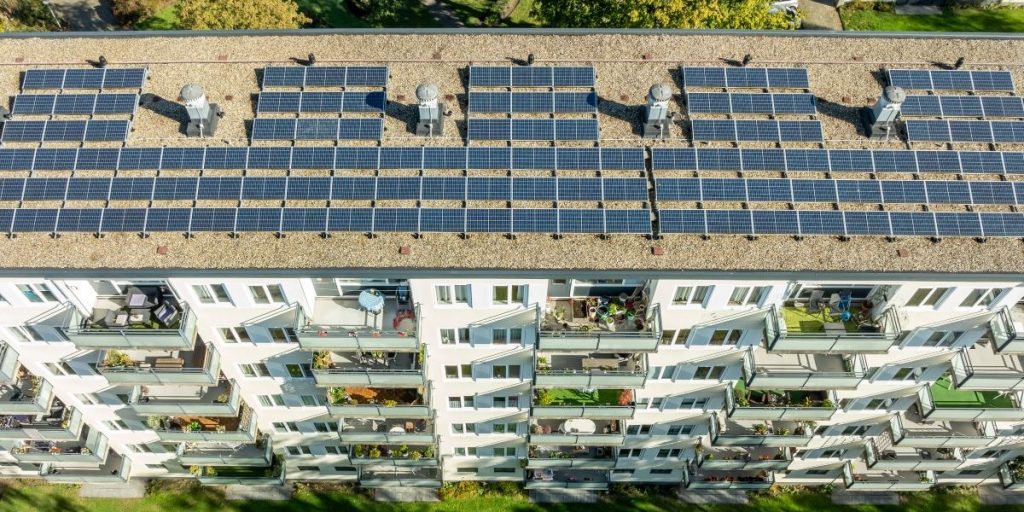 PV auf einem Mehrfamilienhaus